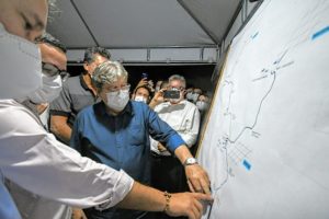 Governador e presidente da Cagepa inspecionam obras de adutora que abastecerá a oito cidades