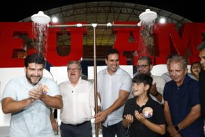 Governador e presidente da Cagepa entregam sistema de abastecimento de água em Riacho dos Cavalos